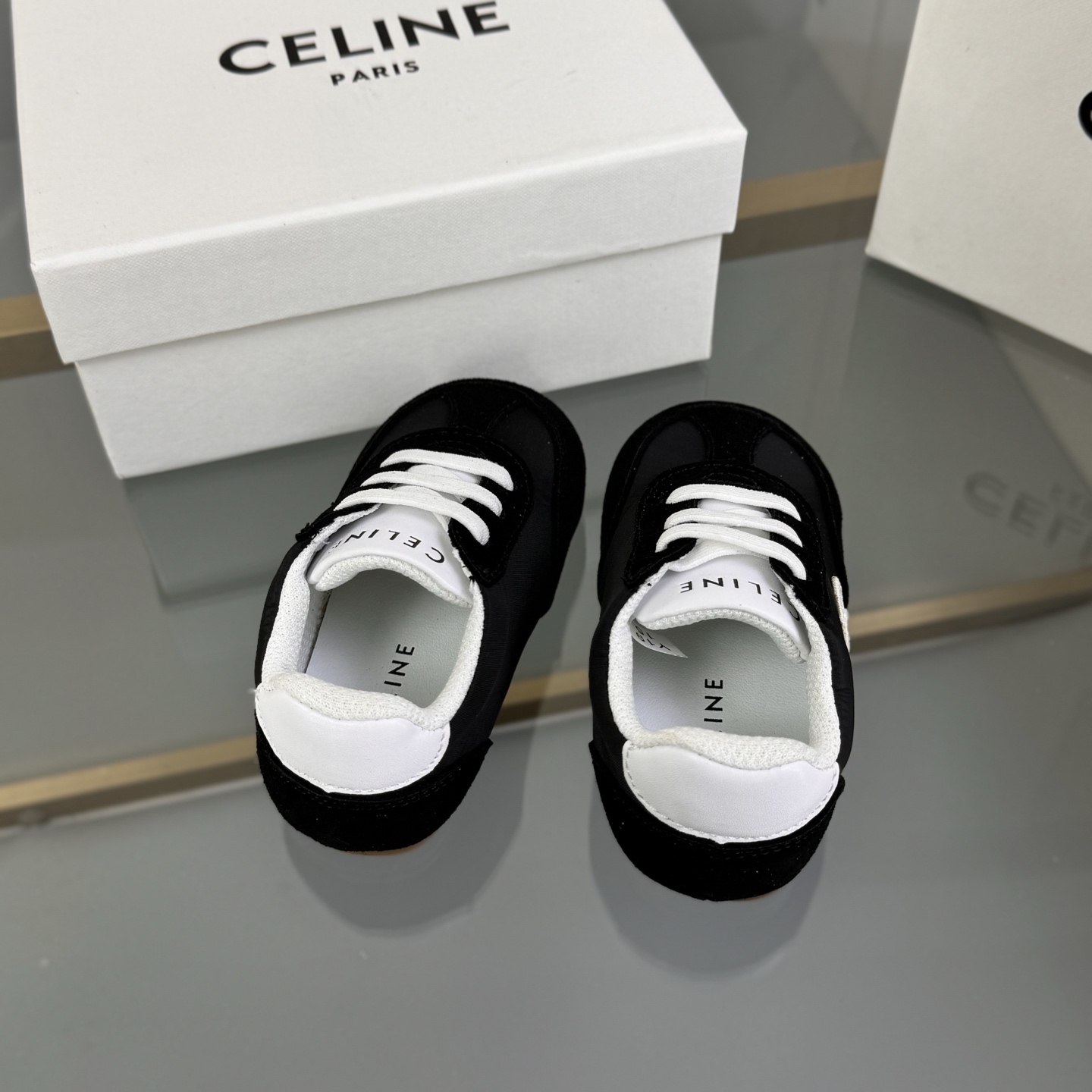 Children's shoes child